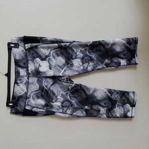 Black and White Print Capri